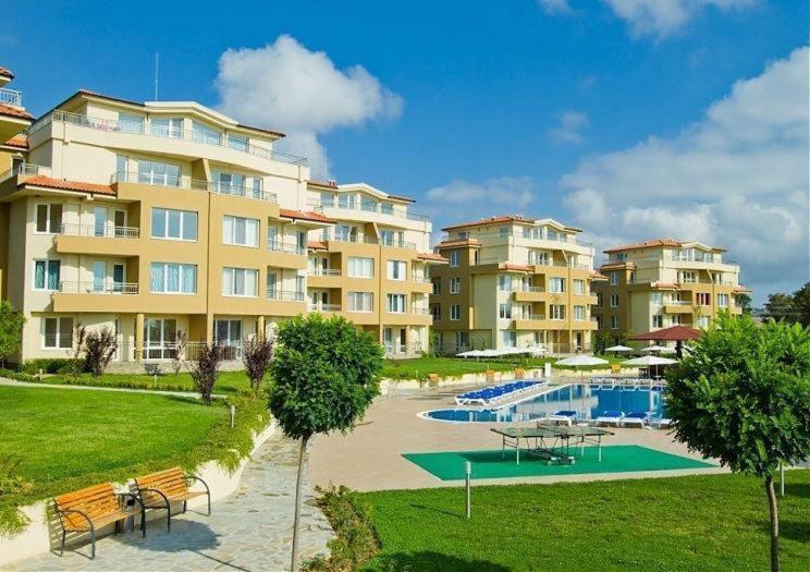 Аппартамент Pines Beach Resort Bjala Exteriör bild